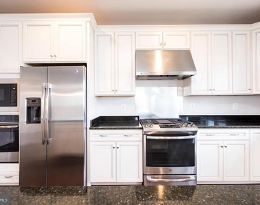 304 S Stonestreet Avenue - Photo Thumbnail 3