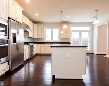 304 S Stonestreet Avenue - Photo Thumbnail 9