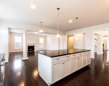 304 S Stonestreet Avenue - Photo Thumbnail 6