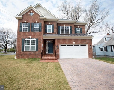 304 S Stonestreet Avenue - Photo Thumbnail 1