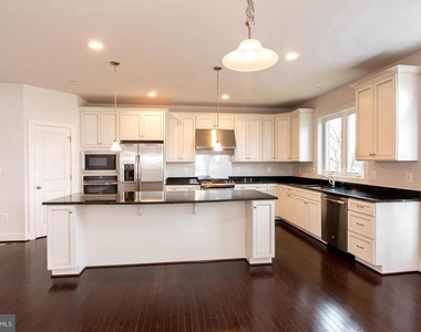 304 S Stonestreet Avenue - Photo Thumbnail 7