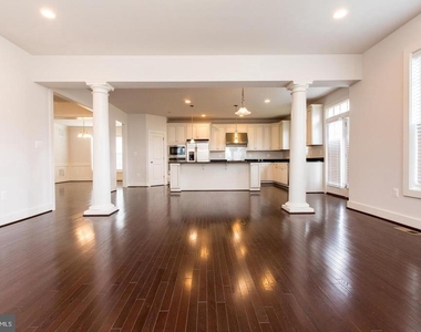 304 S Stonestreet Avenue - Photo Thumbnail 8
