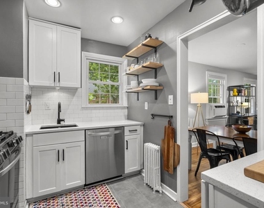 2402 Colston Drive - Photo Thumbnail 8