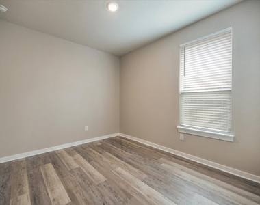628 Peace Pipe Way - Photo Thumbnail 8