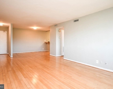 8315 N Brook Lane - Photo Thumbnail 6