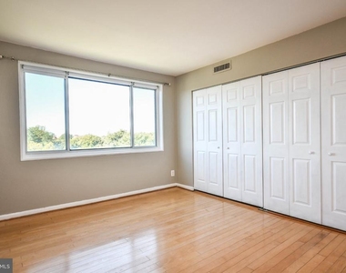 8315 N Brook Lane - Photo Thumbnail 17