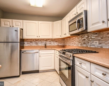 8315 N Brook Lane - Photo Thumbnail 11