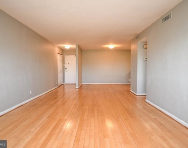 8315 N Brook Lane - Photo Thumbnail 2