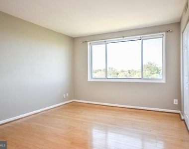 8315 N Brook Lane - Photo Thumbnail 16