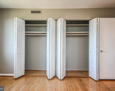 8315 N Brook Lane - Photo Thumbnail 19