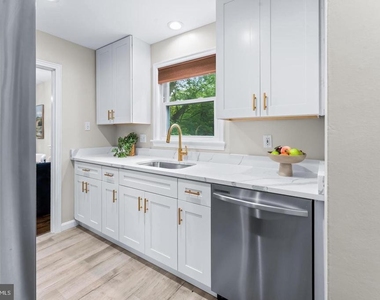 121 Whitmoor Terrace - Photo Thumbnail 2