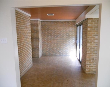 919 Keith Ln - Photo Thumbnail 5
