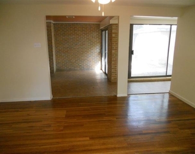 919 Keith Ln - Photo Thumbnail 4