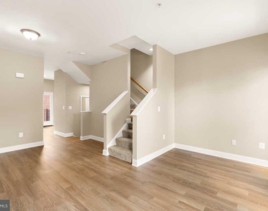 5230 Strathmore Avenue - Photo Thumbnail 9