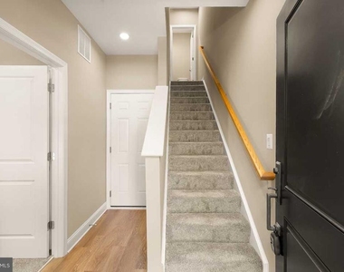 5230 Strathmore Avenue - Photo Thumbnail 4