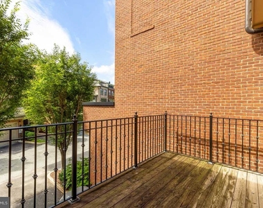 5230 Strathmore Avenue - Photo Thumbnail 13