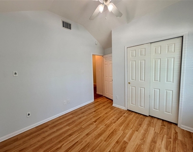 1517 Hawk Dr - Photo Thumbnail 16