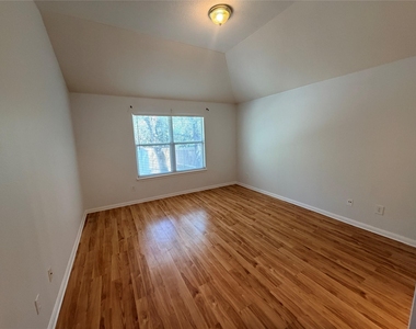 1517 Hawk Dr - Photo Thumbnail 10