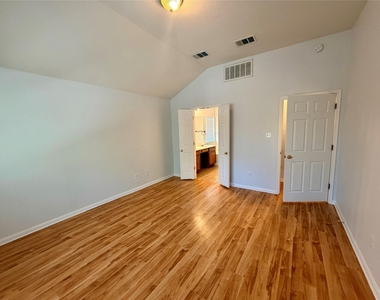 1517 Hawk Dr - Photo Thumbnail 11