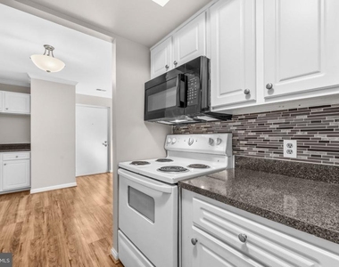 18302 Streamside Drive - Photo Thumbnail 8