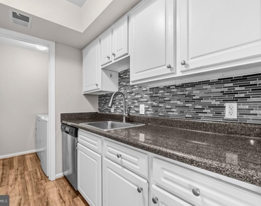 18302 Streamside Drive - Photo Thumbnail 9