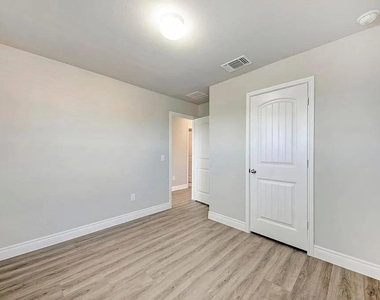 6713 Branrust Dr - Photo Thumbnail 27