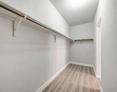 6713 Branrust Dr - Photo Thumbnail 17