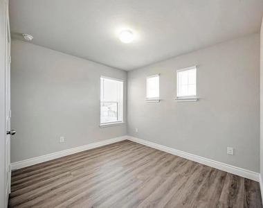 6713 Branrust Dr - Photo Thumbnail 26