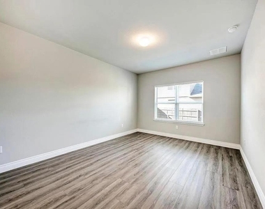 6713 Branrust Dr - Photo Thumbnail 13