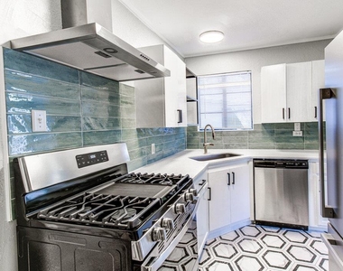 3904 Maplewood Ave - Photo Thumbnail 6