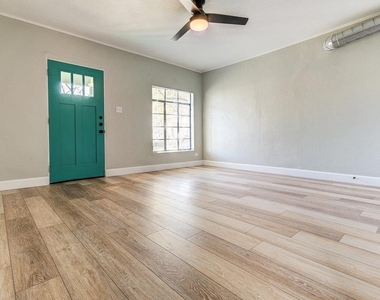 3904 Maplewood Ave - Photo Thumbnail 3