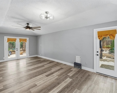 807 Russet Valley Dr - Photo Thumbnail 11