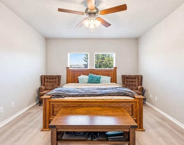 1125 Lakeway Crossing Dr - Photo Thumbnail 15