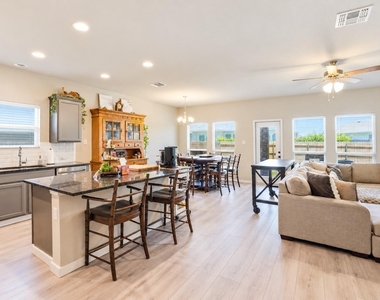1125 Lakeway Crossing Dr - Photo Thumbnail 9