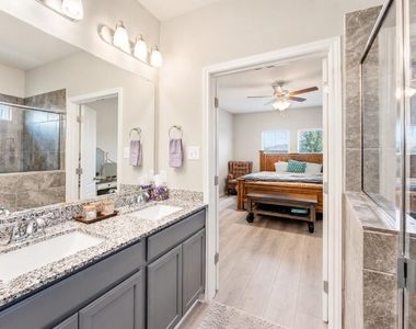 1125 Lakeway Crossing Dr - Photo Thumbnail 13