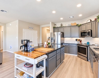 1125 Lakeway Crossing Dr - Photo Thumbnail 4