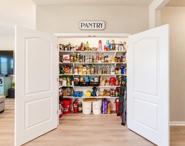 1125 Lakeway Crossing Dr - Photo Thumbnail 7
