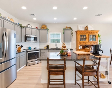 1125 Lakeway Crossing Dr - Photo Thumbnail 3