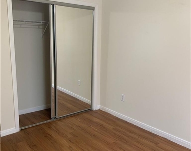 501 W 26th St - Photo Thumbnail 6