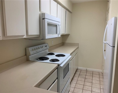 501 W 26th St - Photo Thumbnail 4
