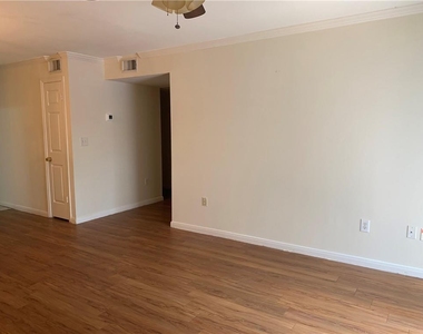 501 W 26th St - Photo Thumbnail 2