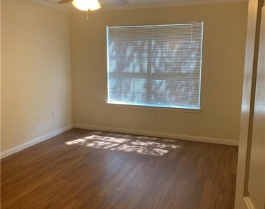 501 W 26th St - Photo Thumbnail 7