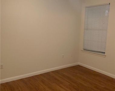 501 W 26th St - Photo Thumbnail 10