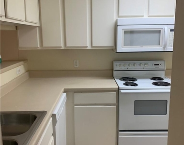 501 W 26th St - Photo Thumbnail 3