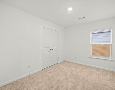 101 Fairfax Ln - Photo Thumbnail 20