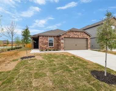 101 Fairfax Ln - Photo Thumbnail 1