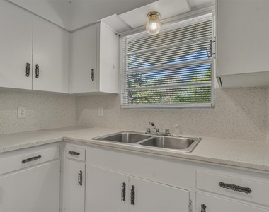 5408 Joe Sayers Ave - Photo Thumbnail 8