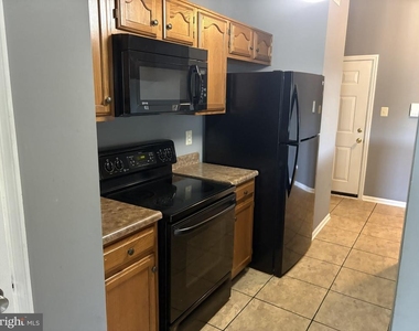 902 Swallow Crest Court - Photo Thumbnail 3