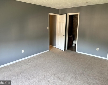 902 Swallow Crest Court - Photo Thumbnail 9