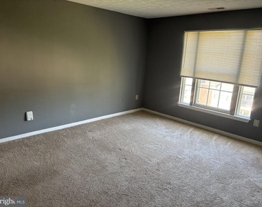 902 Swallow Crest Court - Photo Thumbnail 10